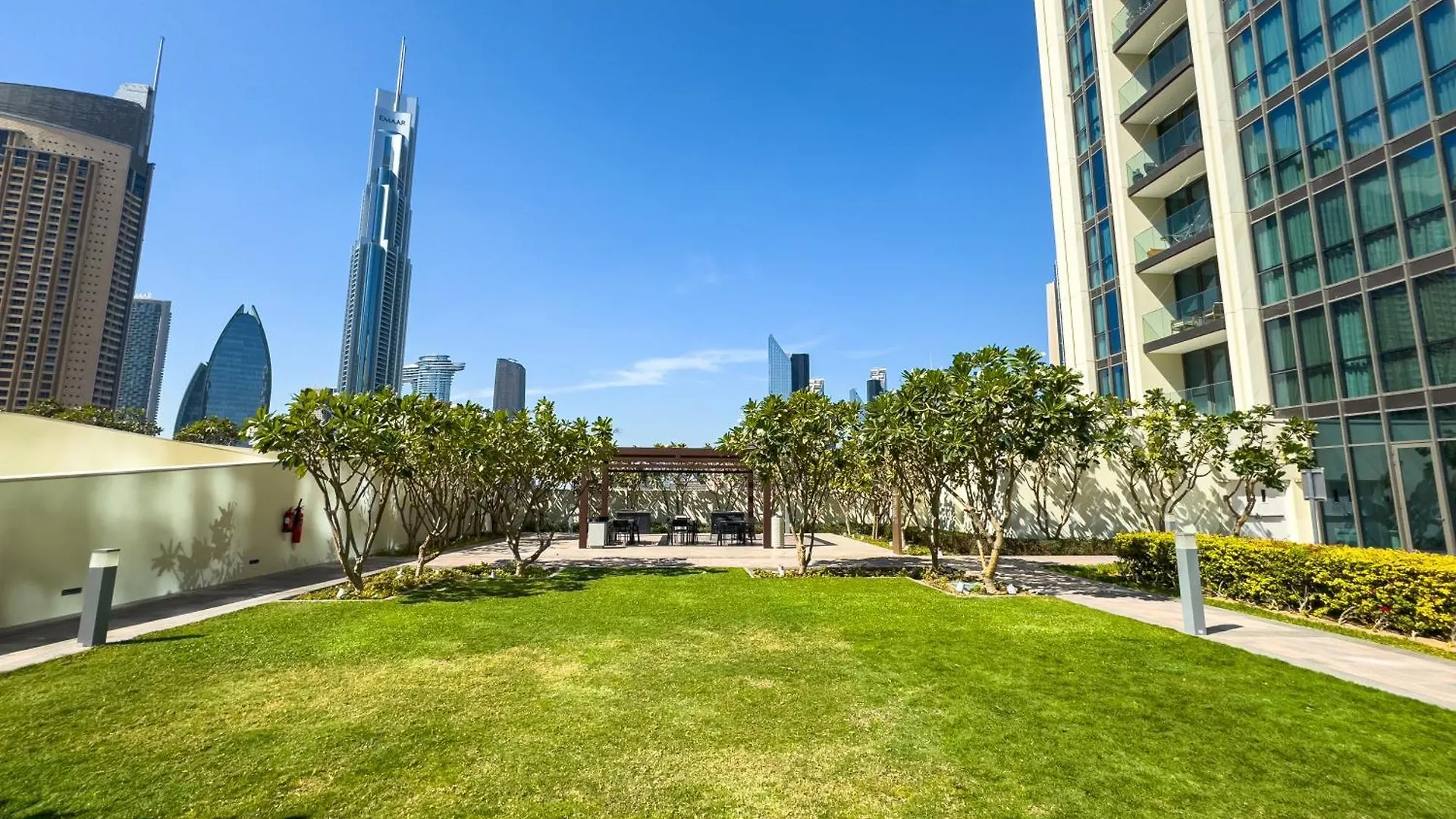 New! High Floor Burj Khalifa Views Located Over Dubai Mall